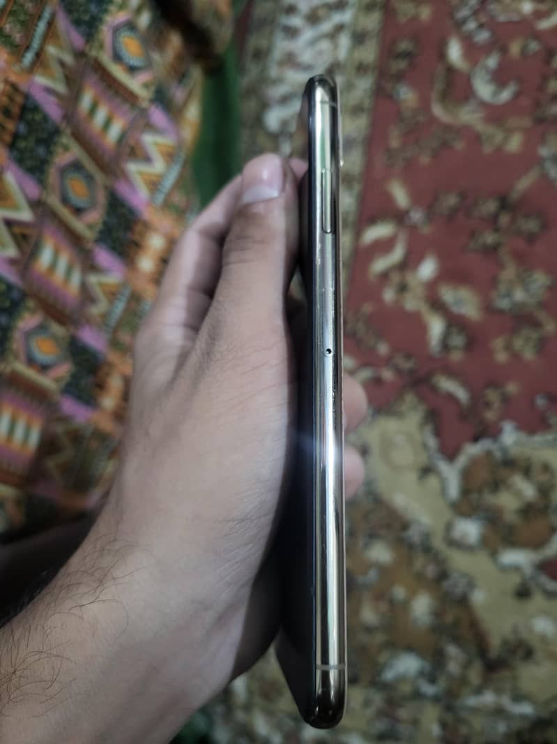 iPhone XS Max 3