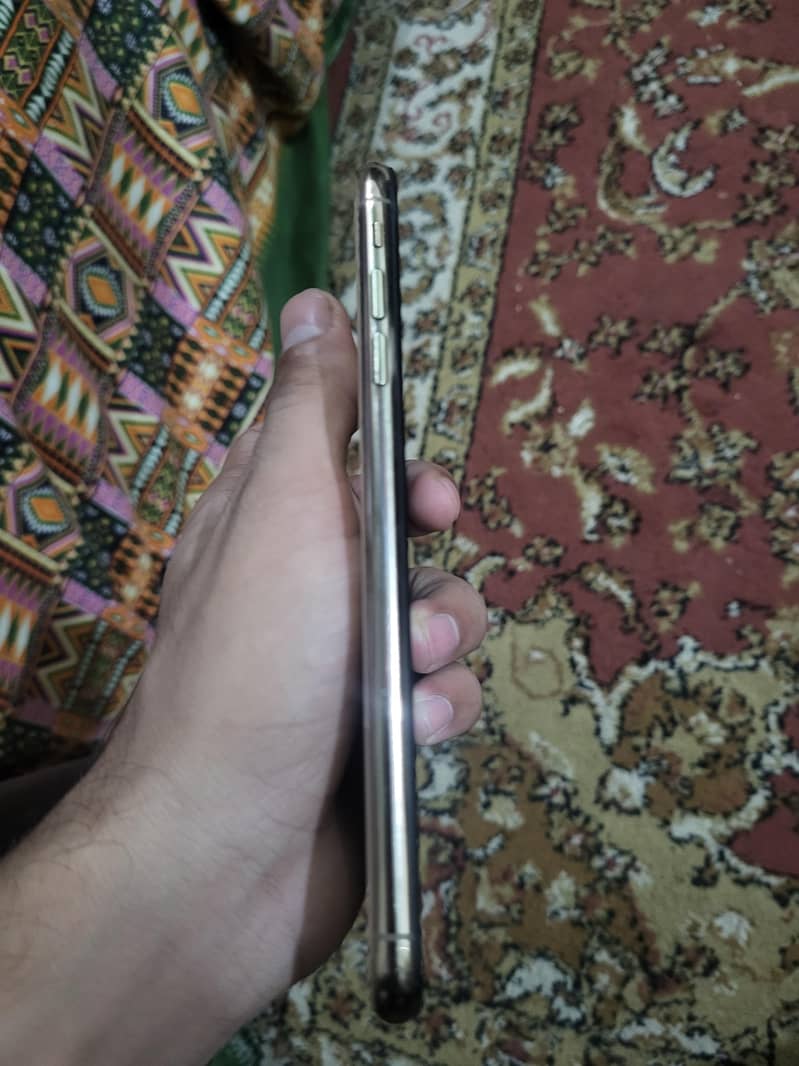 iPhone XS Max 4