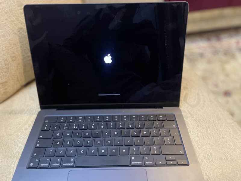 MacBook pro m3 pro chip 2