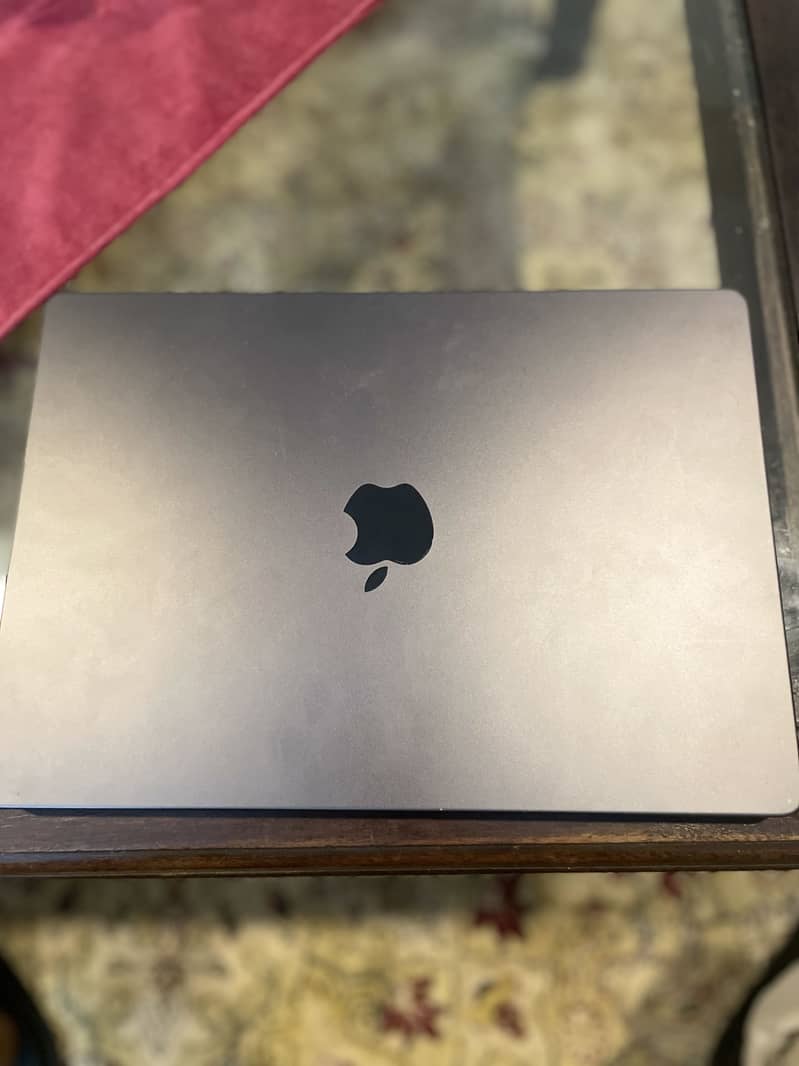 MacBook pro m3 pro chip 4