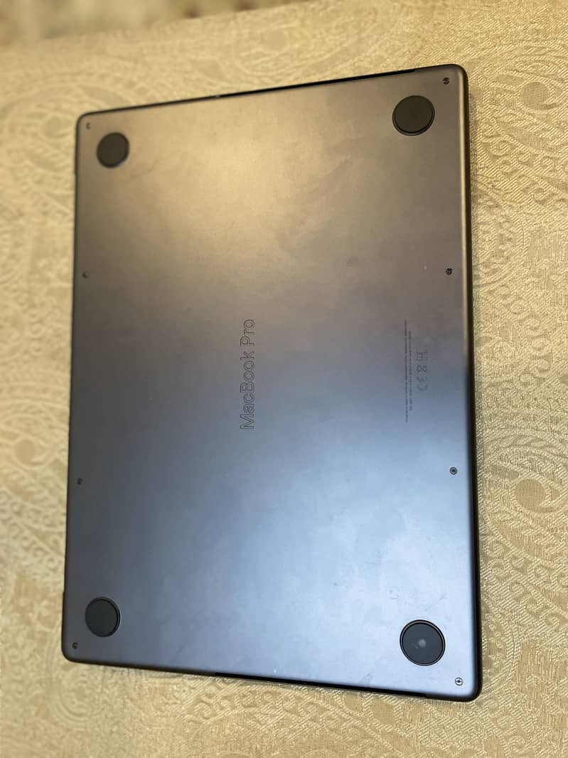 MacBook pro m3 pro chip 6