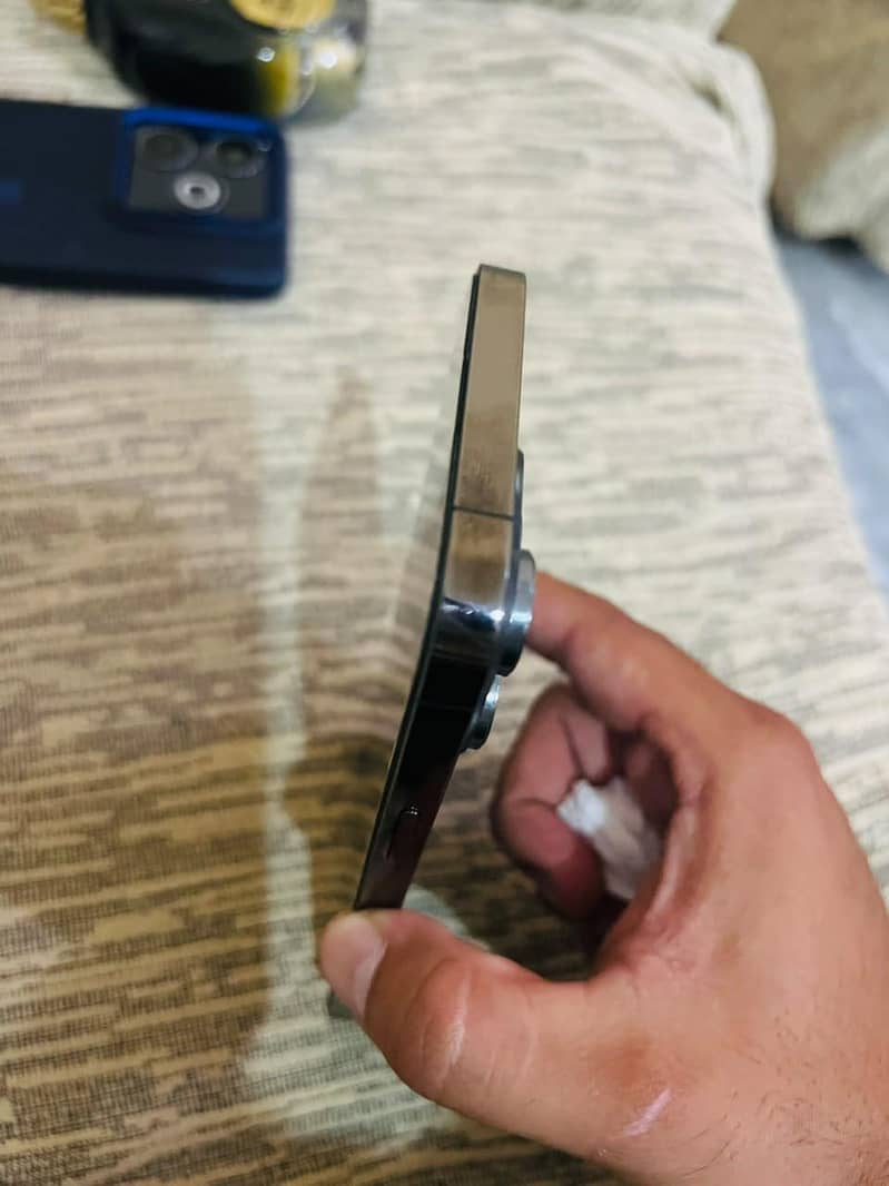 Apple iPhone 13 Pro Max 2