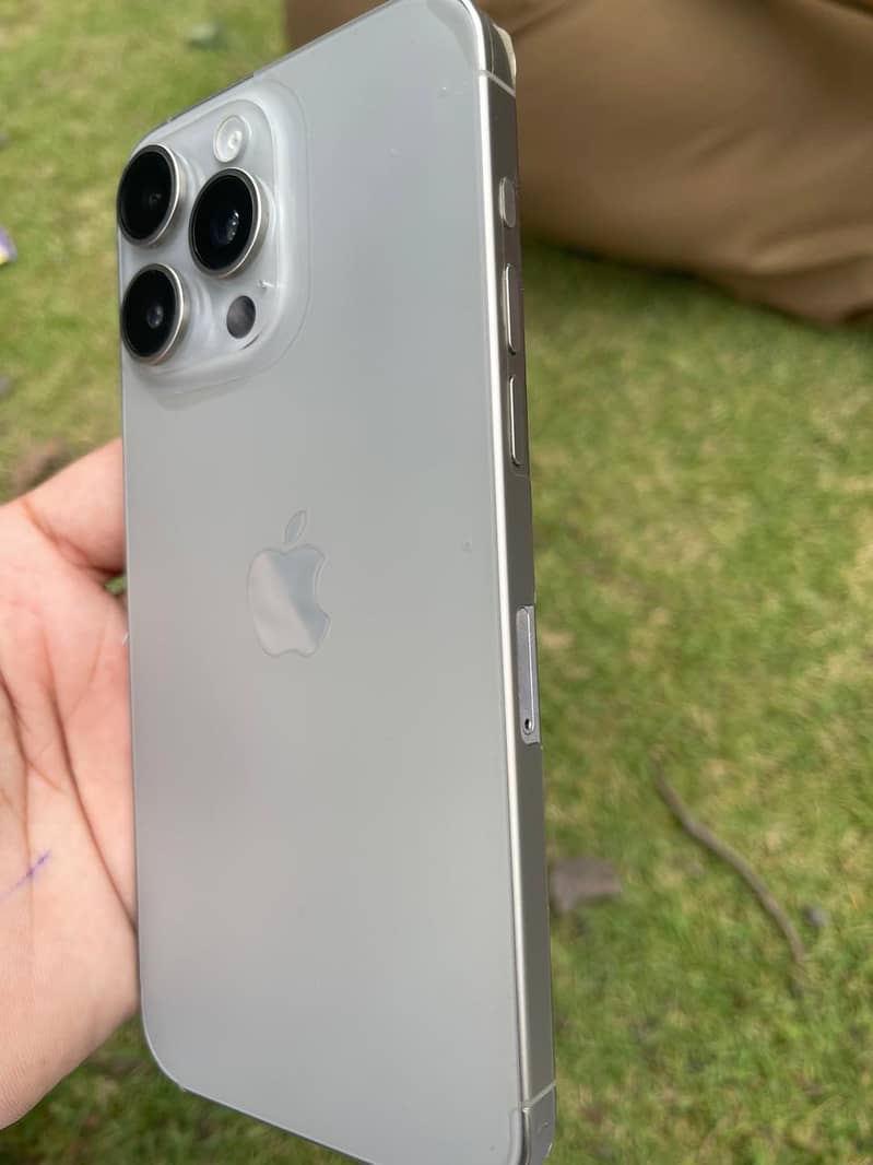 Apple iPhone 15 Pro Max 0