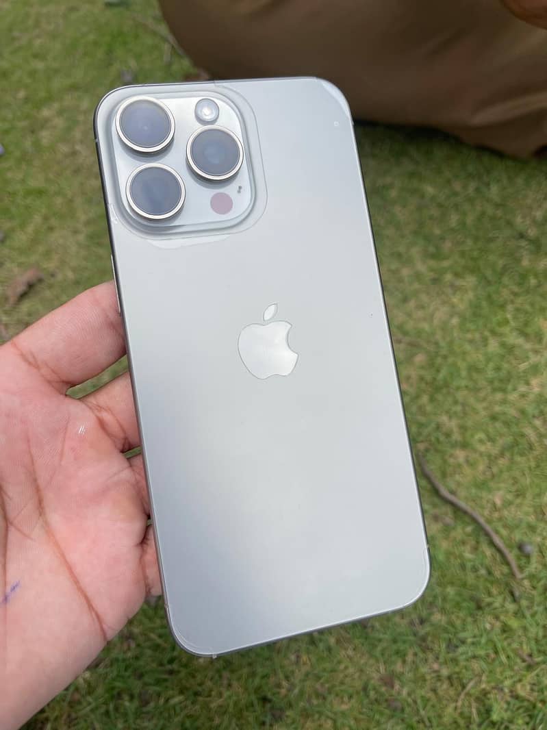 Apple iPhone 15 Pro Max 1