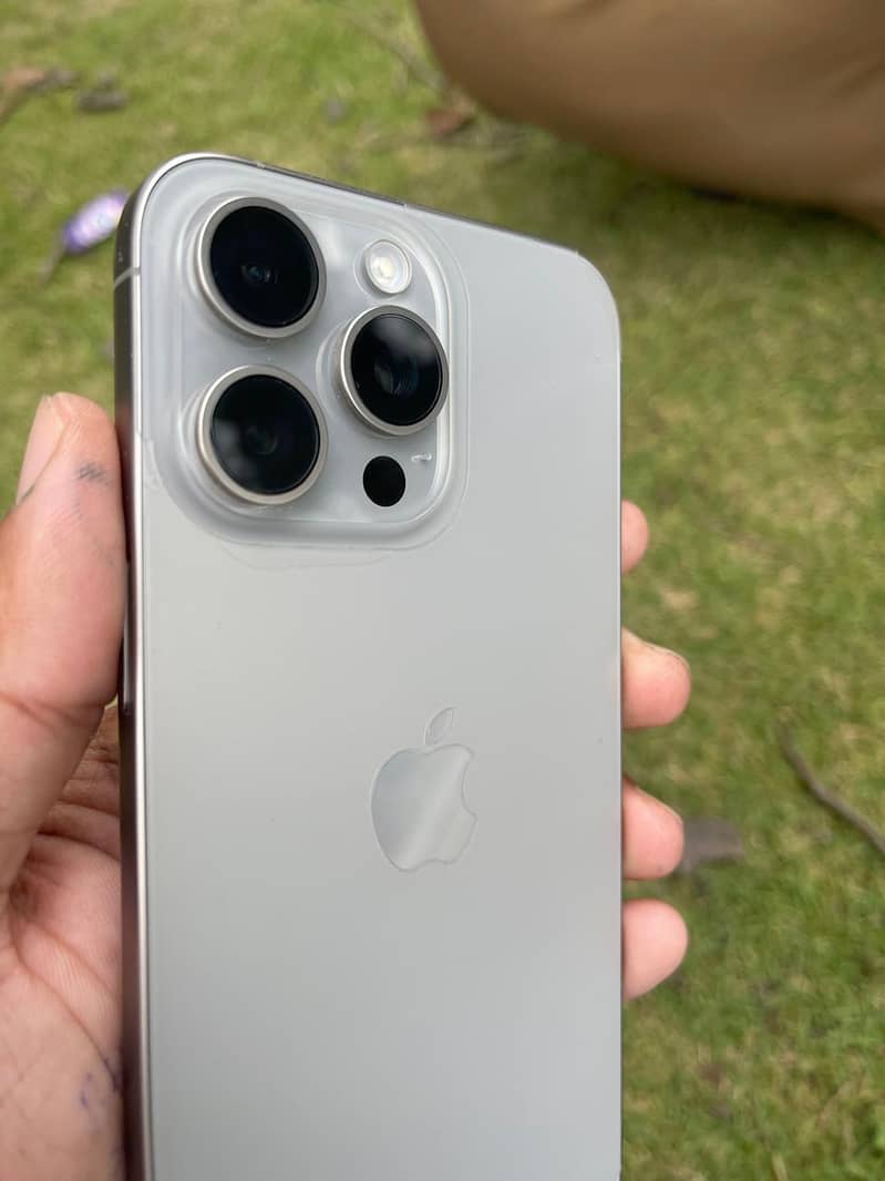 Apple iPhone 15 Pro Max 2