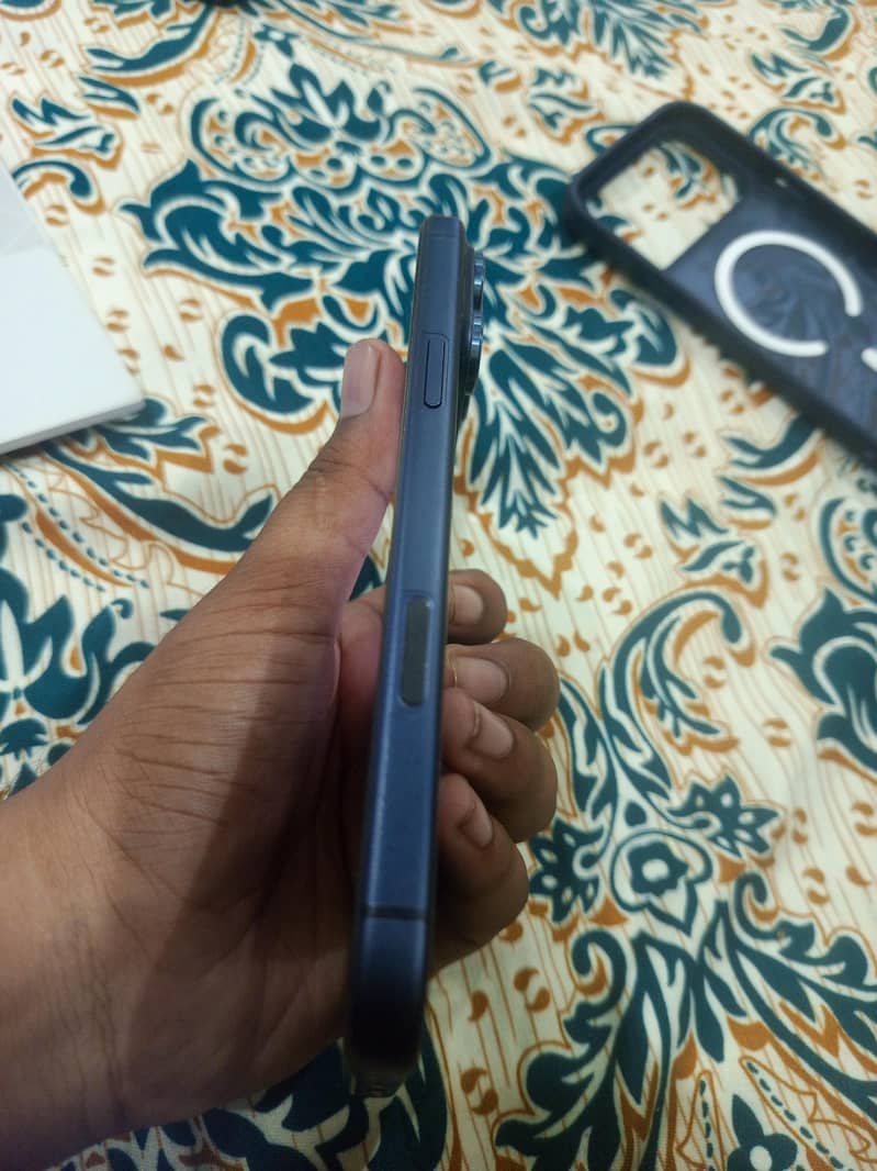 Apple iPhone 17 Pro Max 2