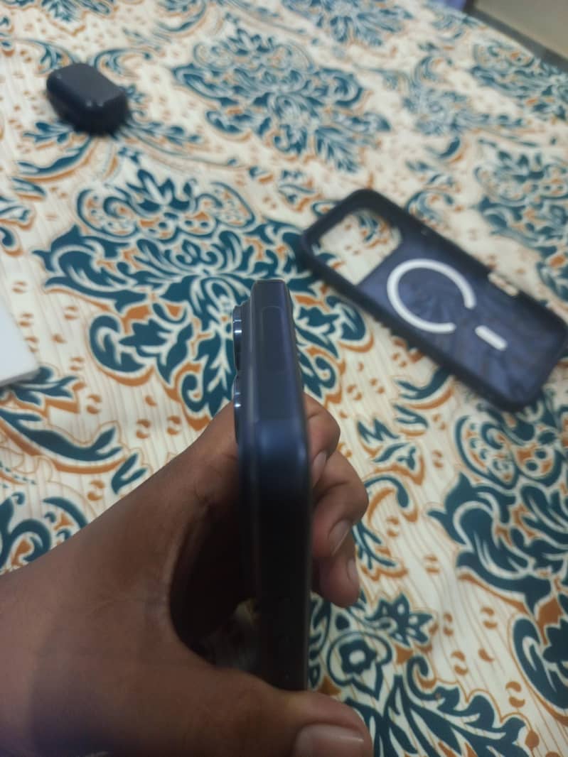 Apple iPhone 17 Pro Max 4