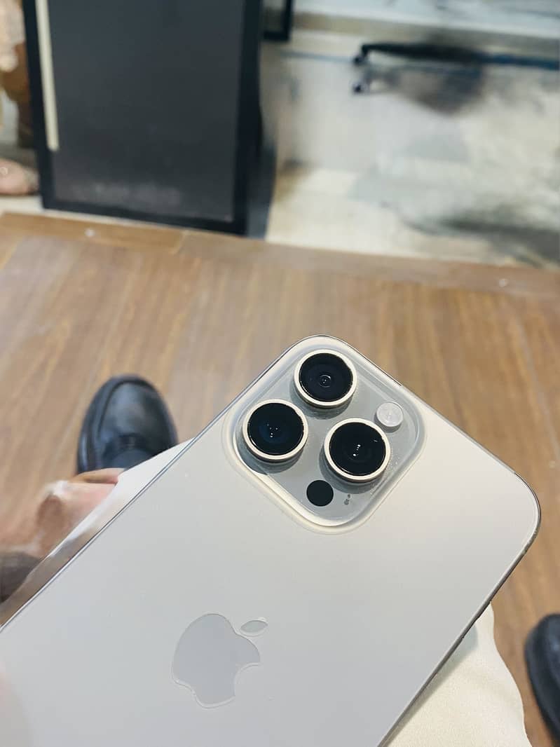Apple iPhone 15 Pro Max 1