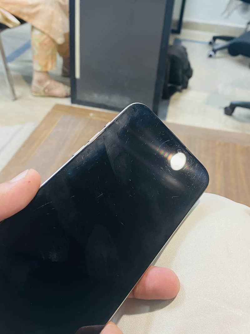 Apple iPhone 15 Pro Max 2
