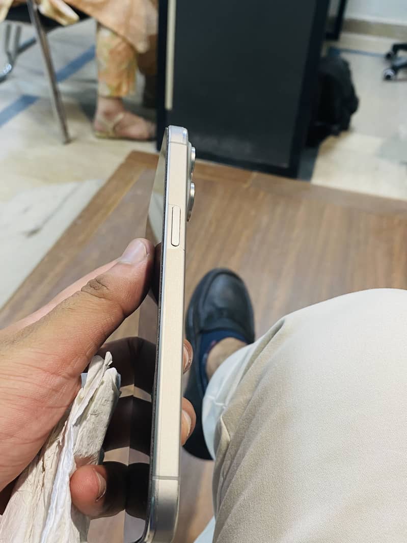 Apple iPhone 15 Pro Max 4