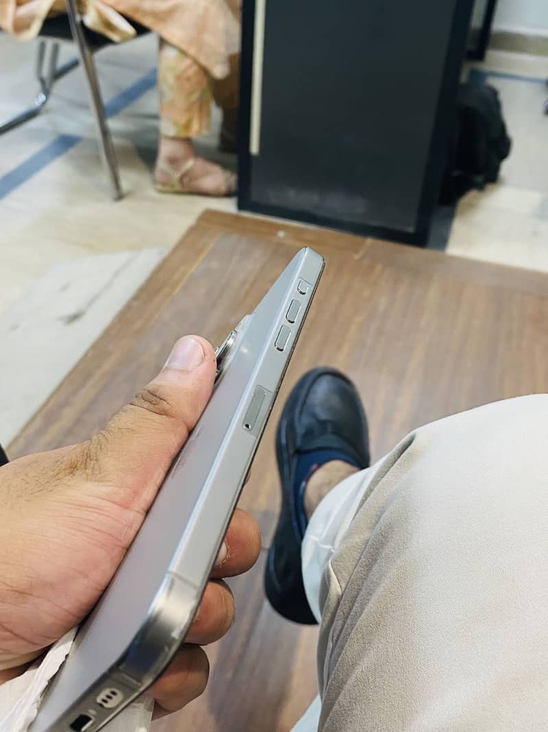 Apple iPhone 15 Pro Max 5