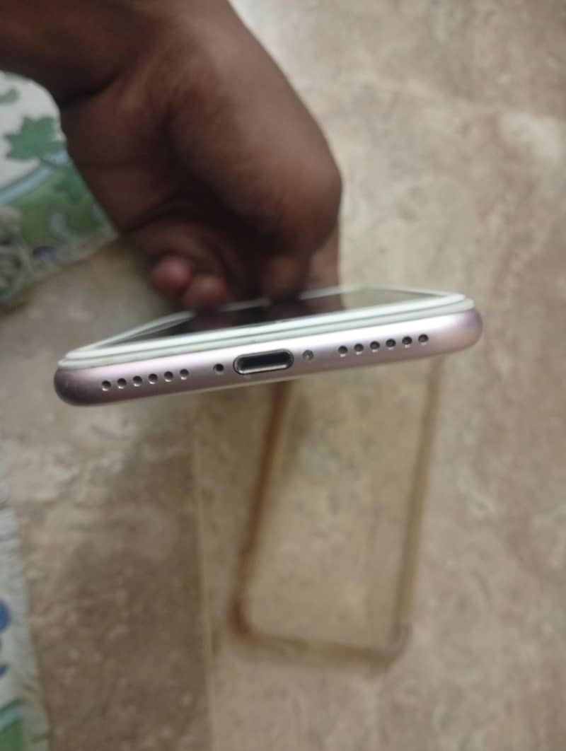 Apple iPhone 7 2