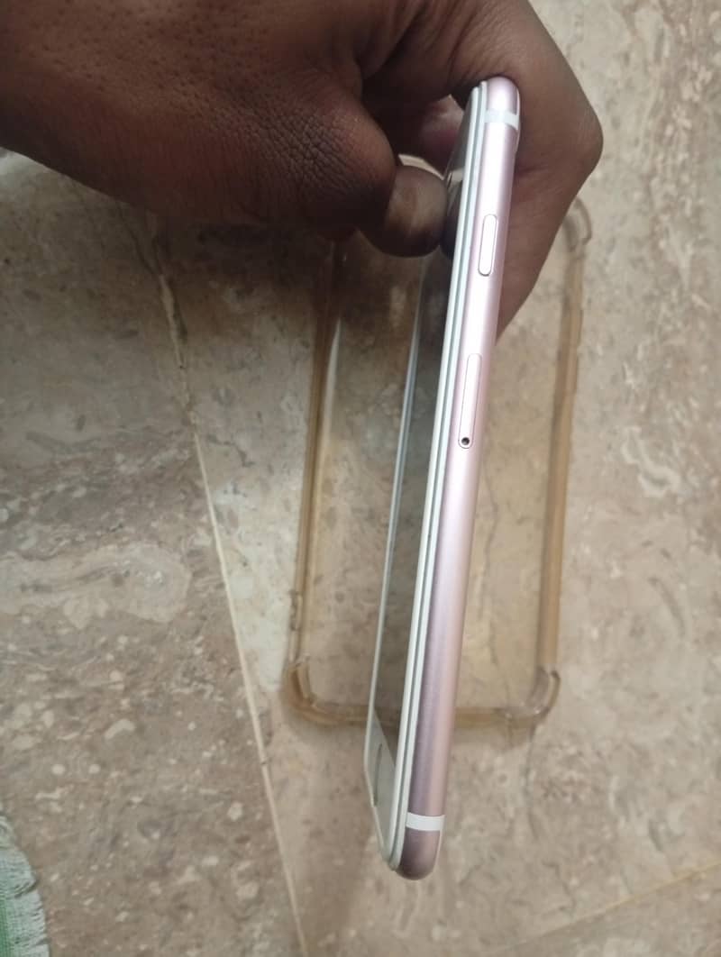 Apple iPhone 7 3