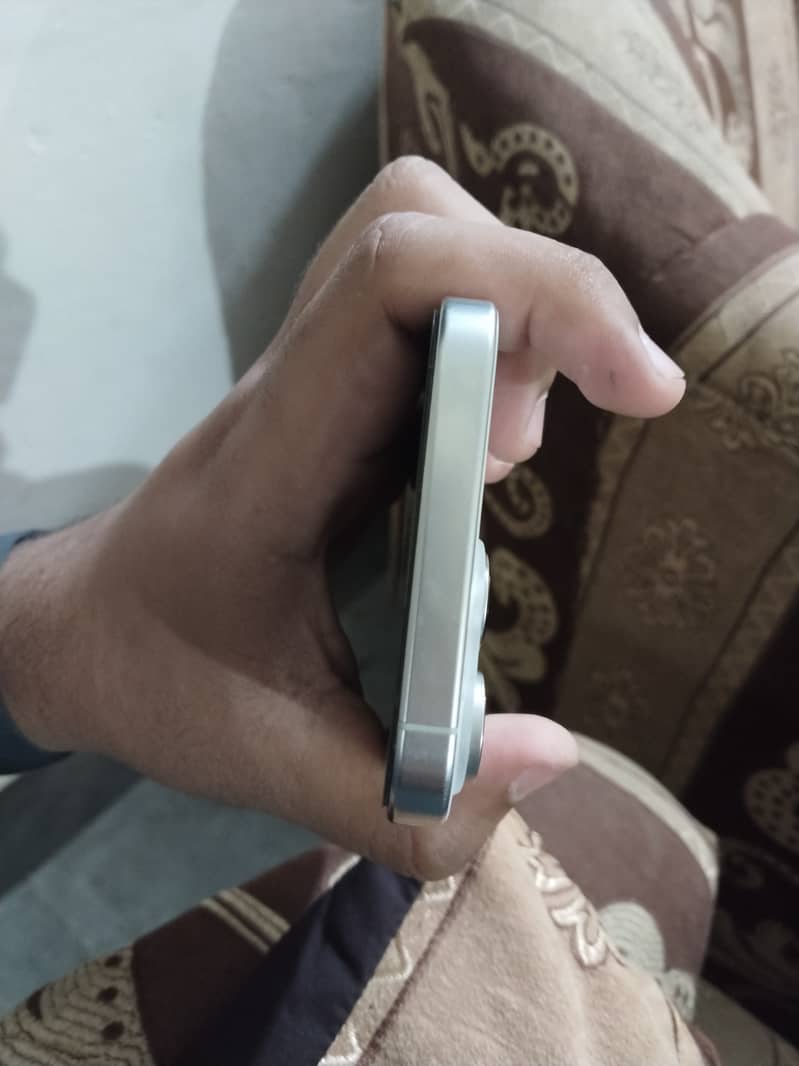 Apple iPhone 15 Pro Max 3