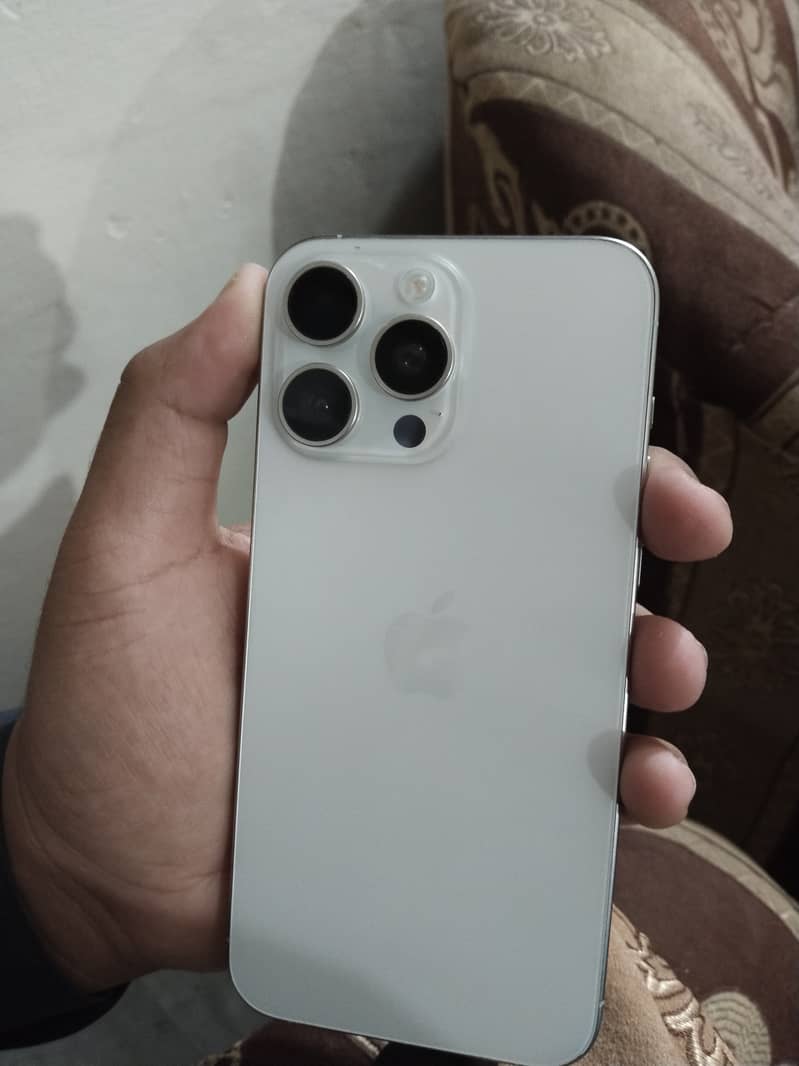 Apple iPhone 15 Pro Max 5