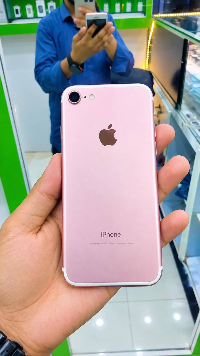 Apple iPhone 7 0