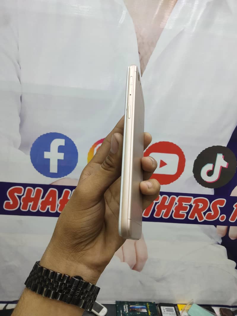 Apple iPhone 7 1