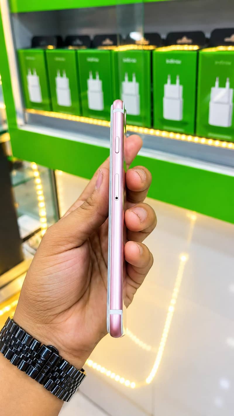 Apple iPhone 7 3
