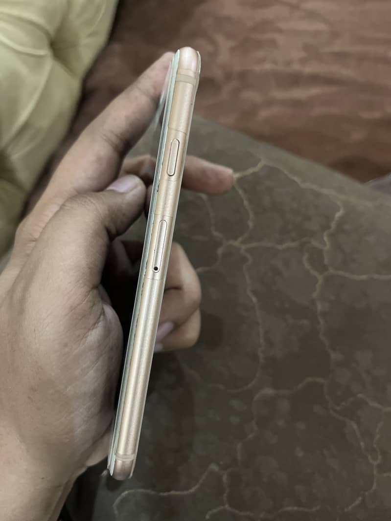 Apple iPhone 8 1