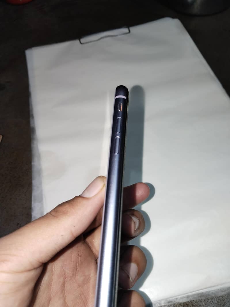 Apple iPhone 11 4