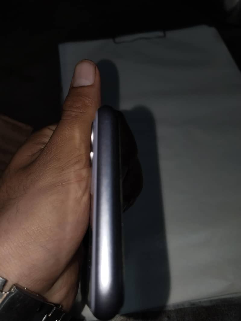 Apple iPhone 11 7