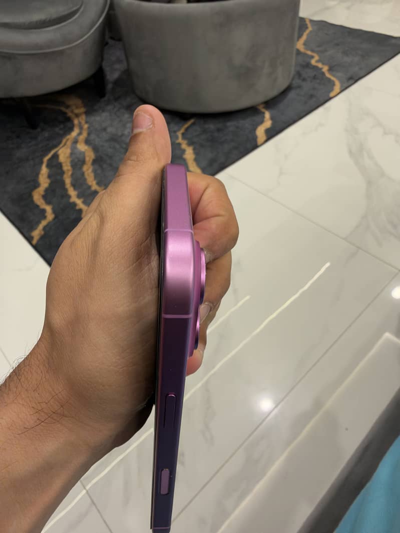 Apple iPhone 16 2