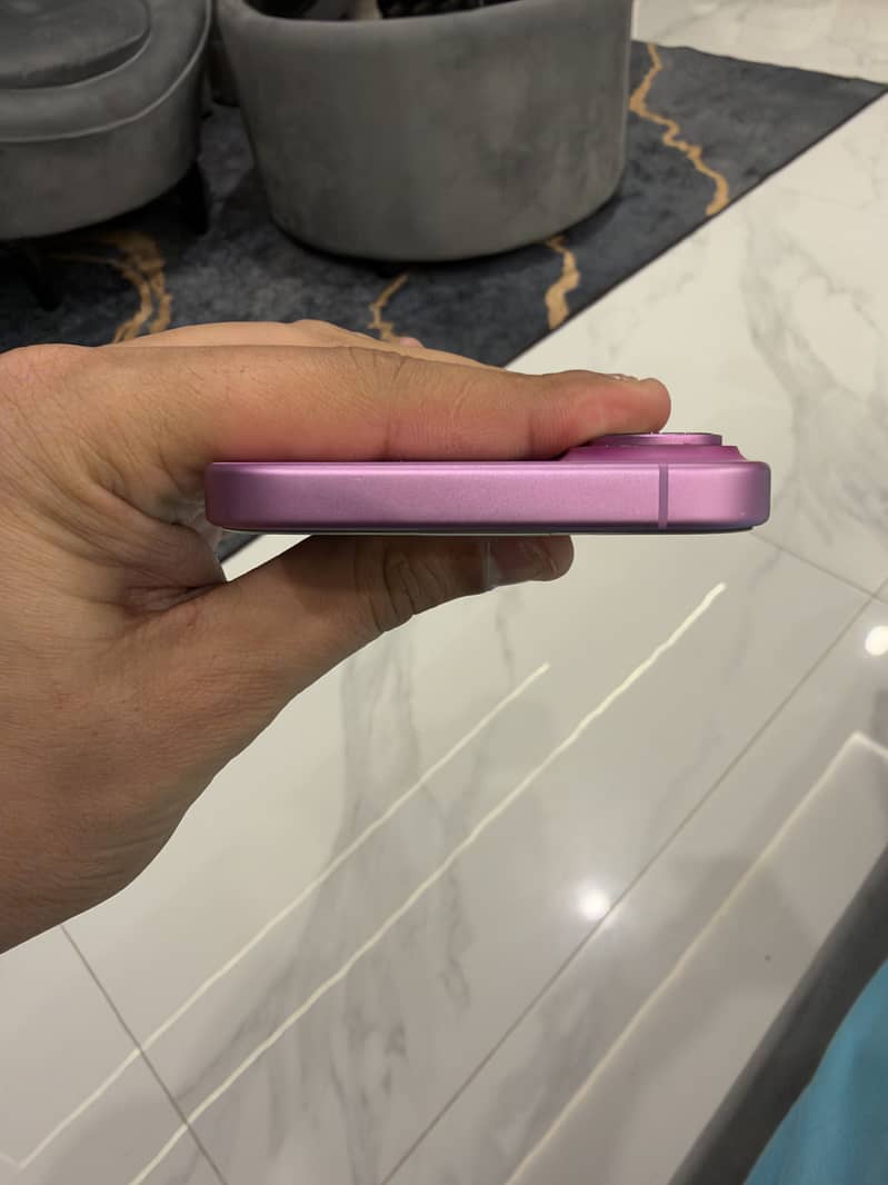 Apple iPhone 16 3