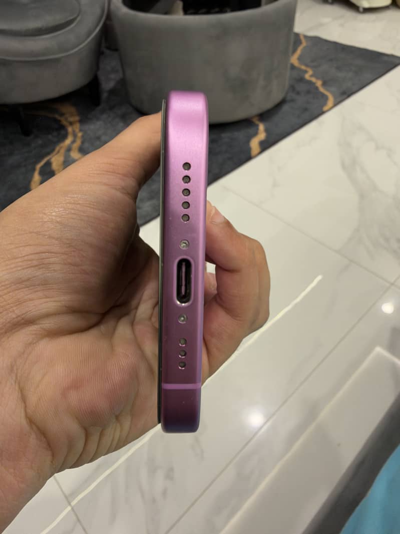 Apple iPhone 16 4