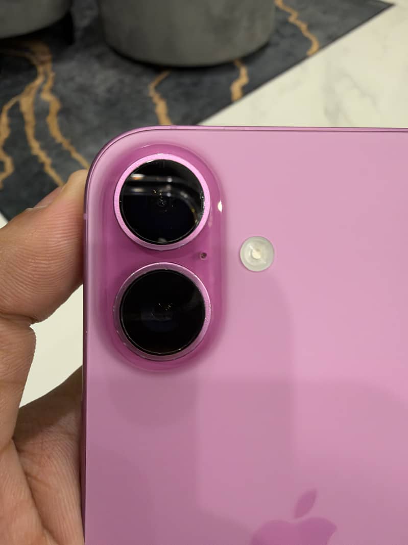 Apple iPhone 16 6