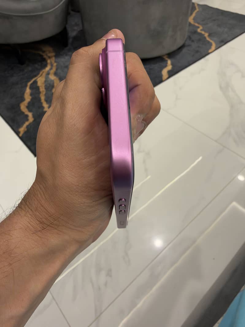 Apple iPhone 16 7