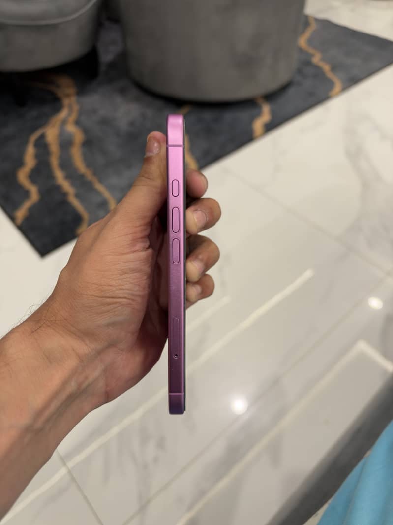 Apple iPhone 16 9