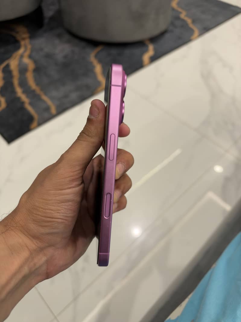 Apple iPhone 16 10