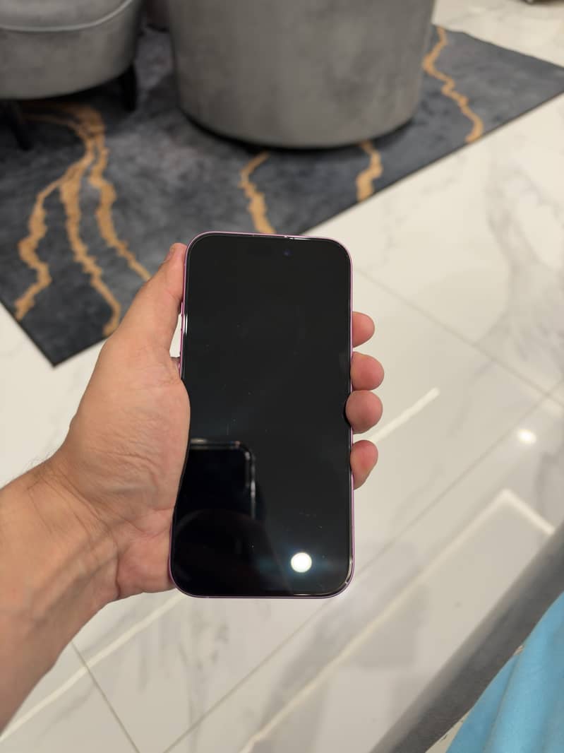 Apple iPhone 16 11