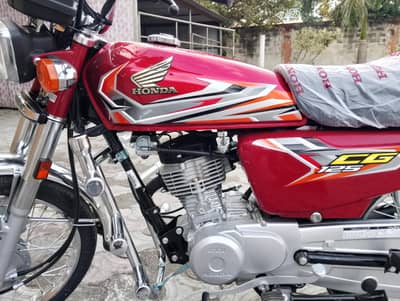 Honda 125 new condition zero meter bike