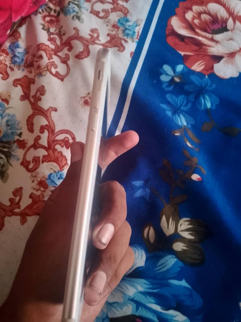 Apple iPhone 8 Plus 4