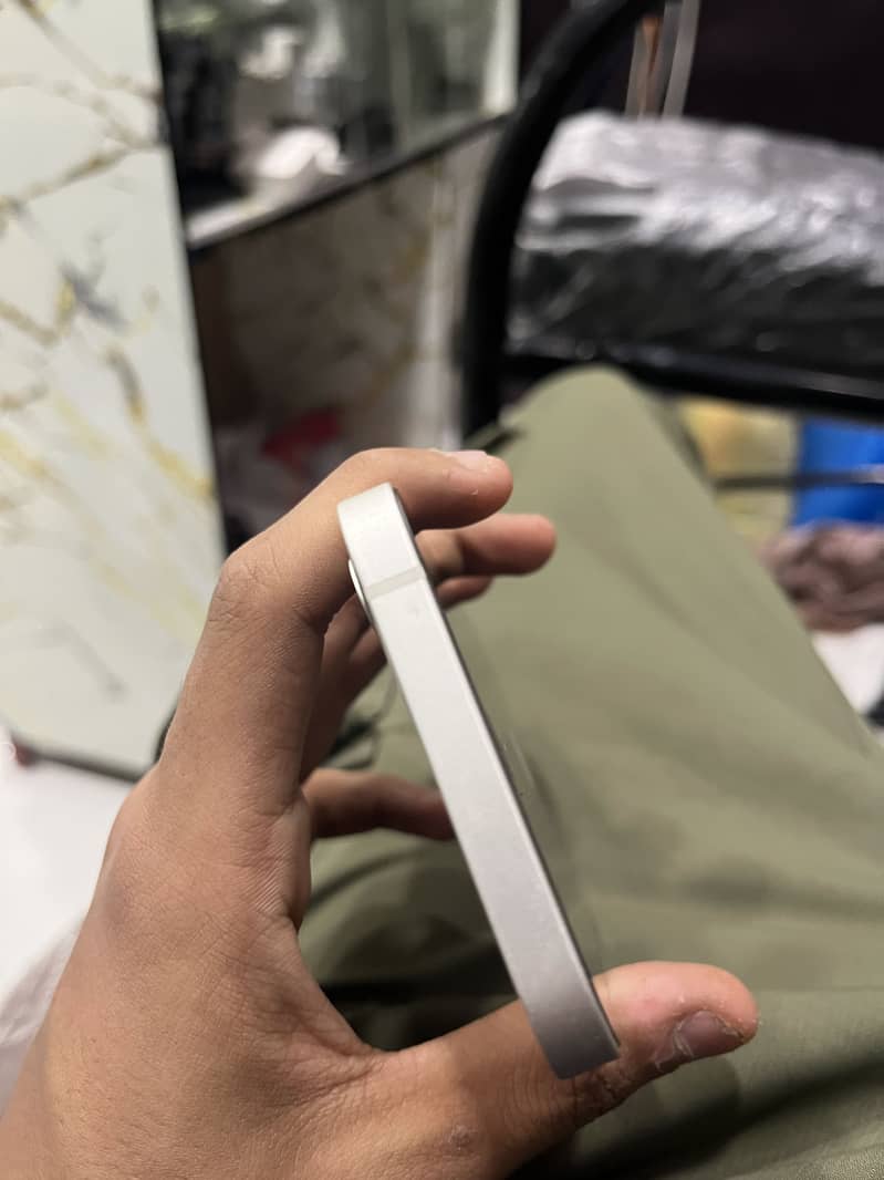 Apple iPhone 12 1