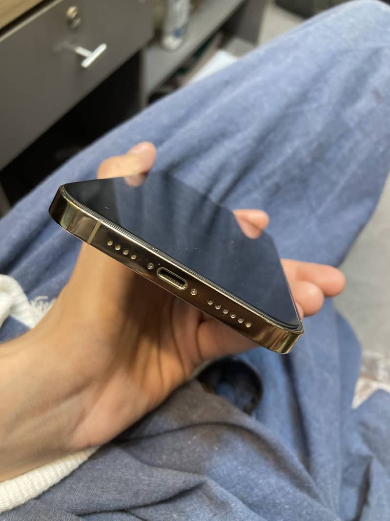 Apple iPhone 12 Pro Max 3