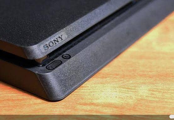 PS4 Slim 1