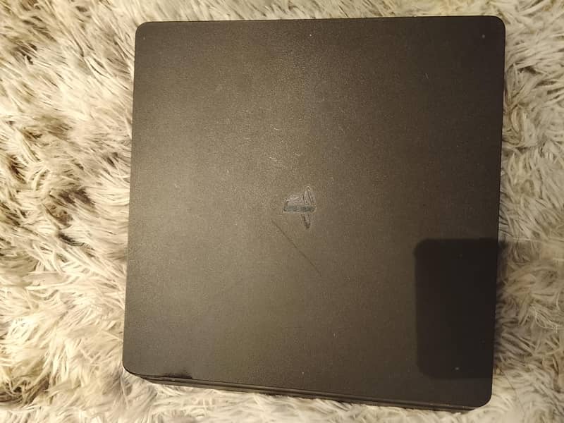 PS4 Slim 4