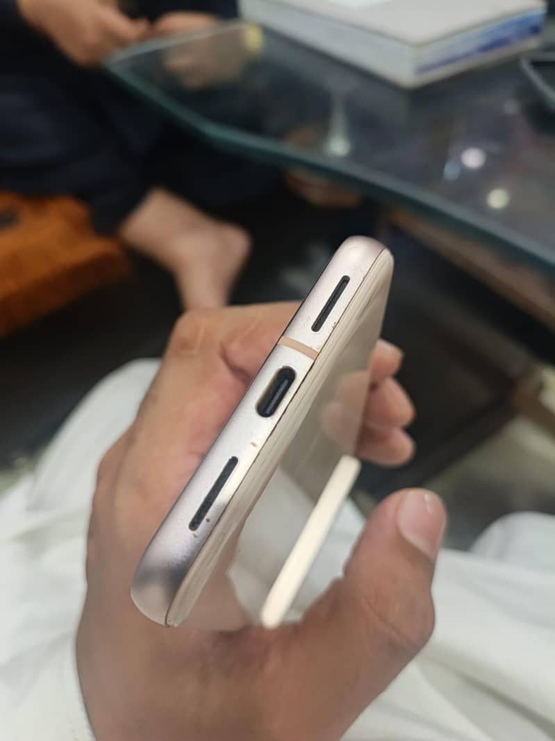 Google Pixel 8 4