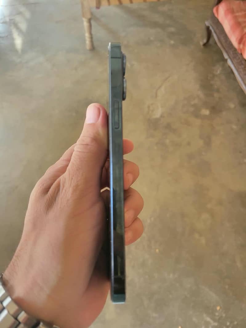 iphone 12 pro max 4