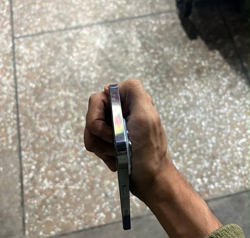 Apple iPhone 13 Pro Max 4