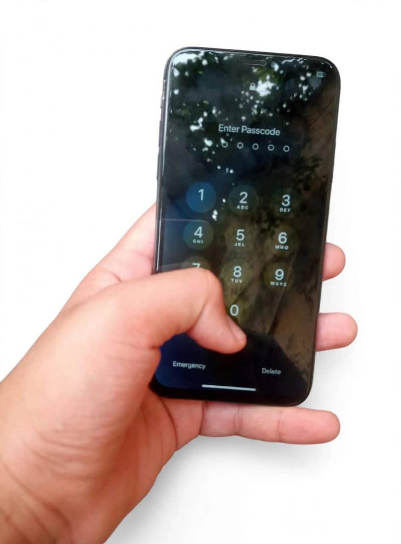 Apple iPhone XS 4