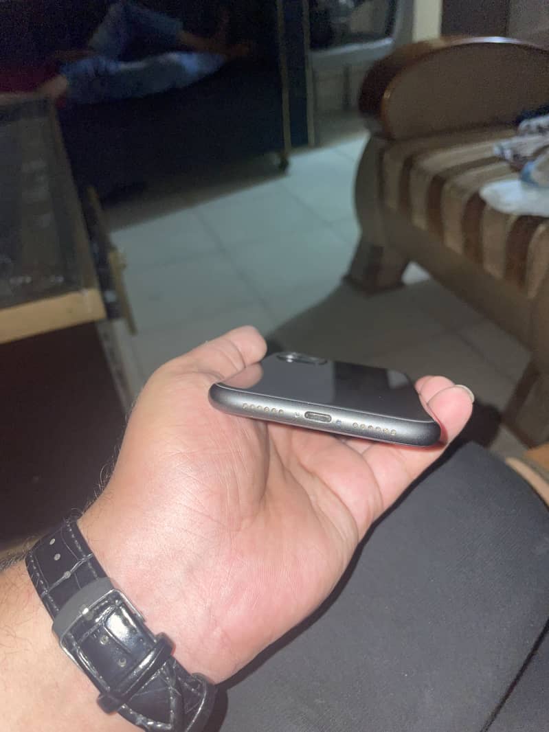 Apple iPhone 11 3
