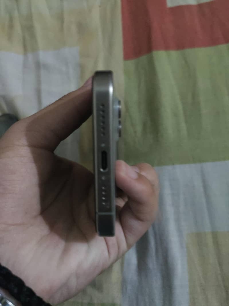 Apple iPhone 15 Pro Max 2