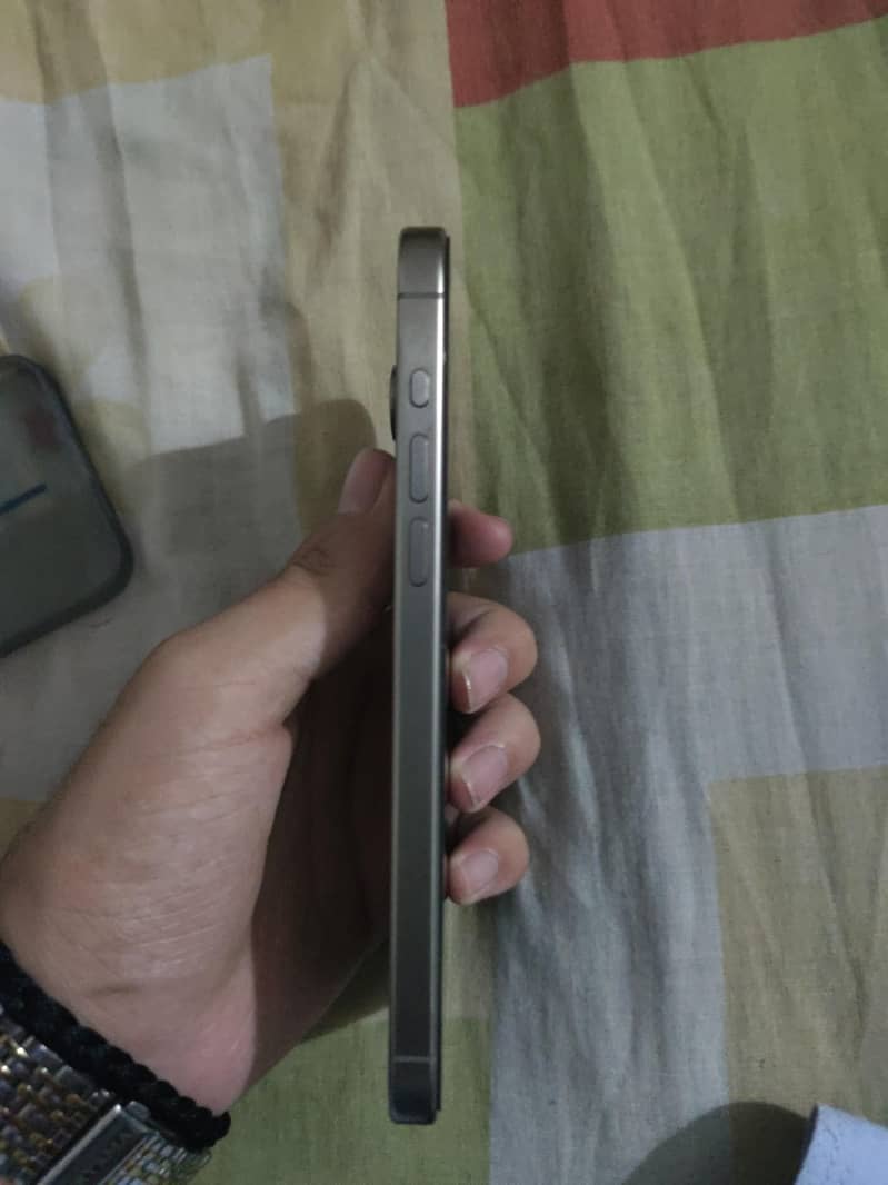 Apple iPhone 15 Pro Max 3