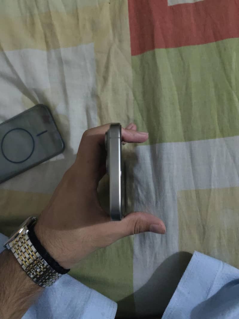 Apple iPhone 15 Pro Max 4