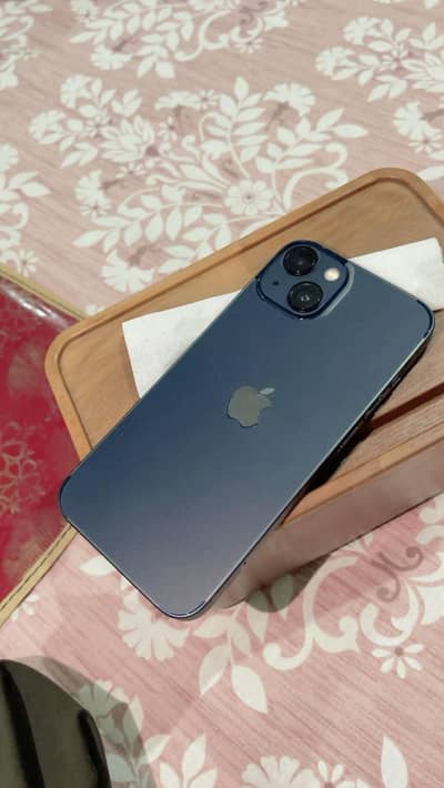 Apple iPhone 13