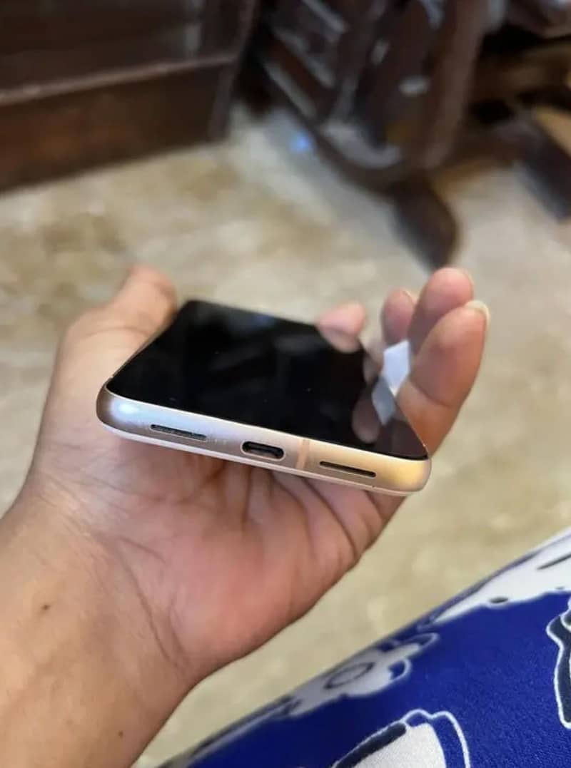 Google Pixel 8 3