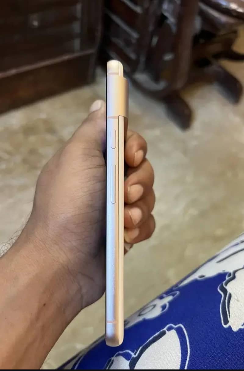 Google Pixel 8 4